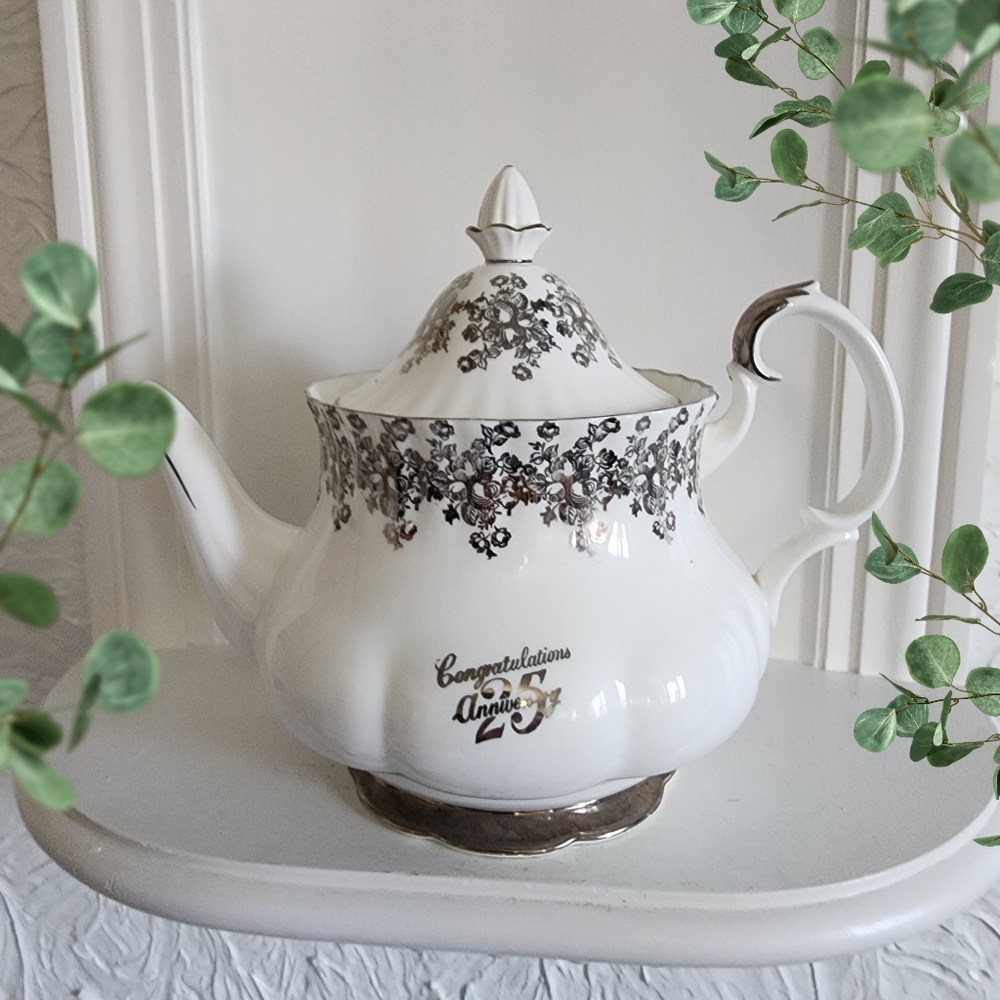Royal Albert 25th Anniversary Teapot, mint condition.